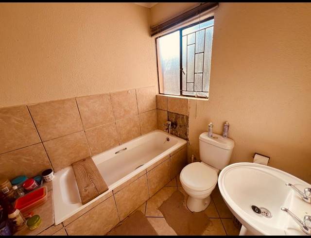 3 BEDROOM HOUSE FOR SALE IN THE ORCHARDS